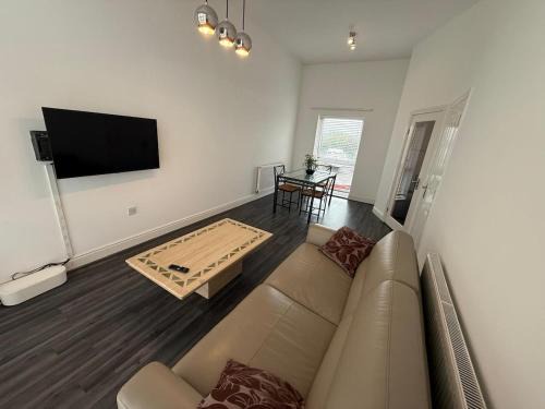 Harbour-View 2-Bed-Serviced Apartment with Parking