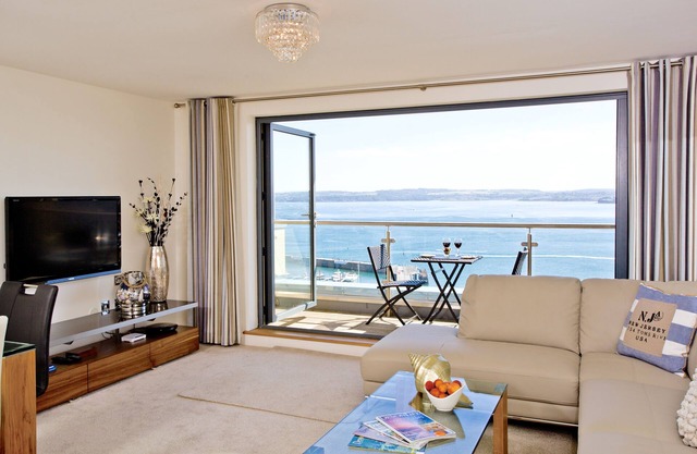 Harbour View, Luxury 5 star Apartment, Stunning Views, Location Free Parking