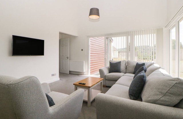 HARCOMBE HOUSE BUNGALOW 5, family friendly, with pool in Chudleigh