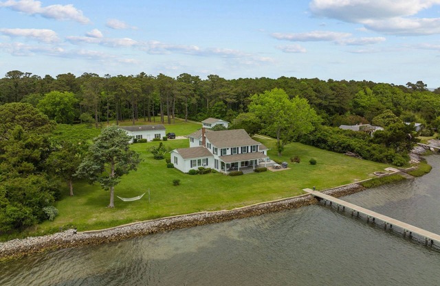 Harolds House-Sound Front Home with Dock