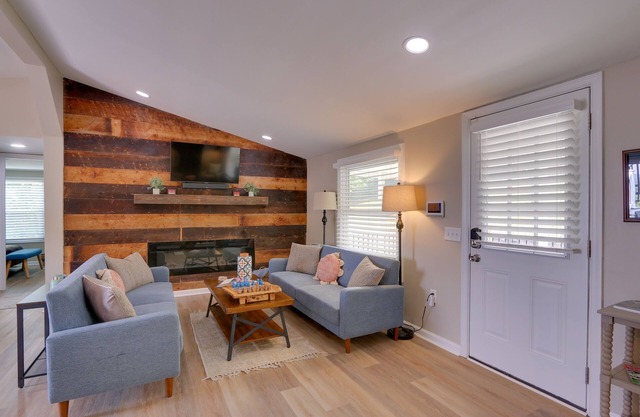 Harpers Ferry Home w/Private Pool & Hot Tub!