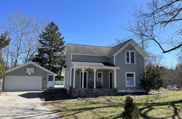 Harriet’s House-Vintage 1920’s Farmhouse that backs up to the TART Trail.