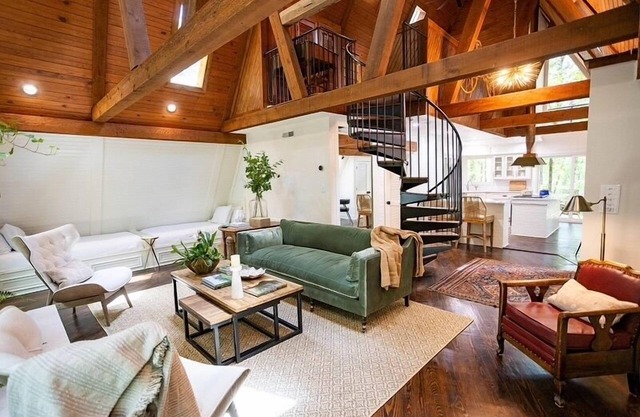 Hart A-Frame❤️Luxury Treehouse Cottage in the Woods, 1.5 Miles to Oxford Square!