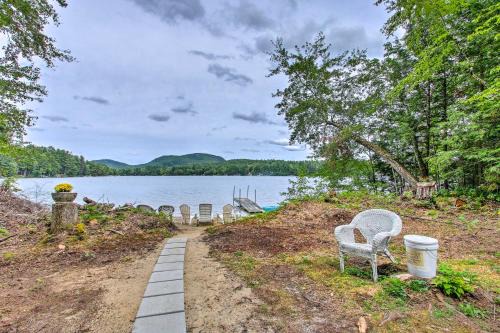 Hartford Cottage with Private Beach on Bear Pond!