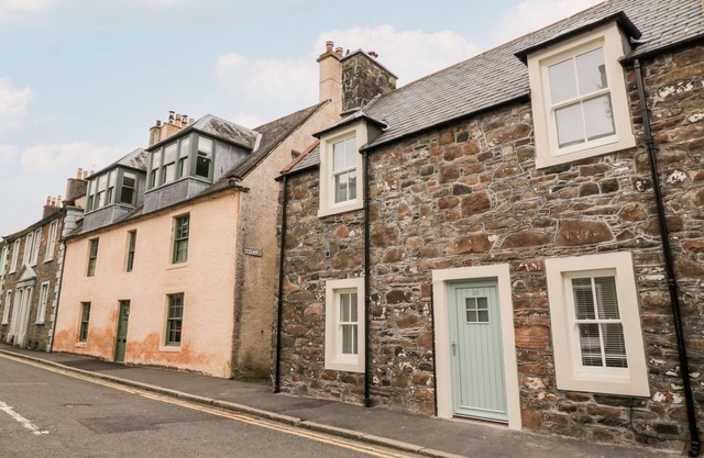 HARTS COTTAGE, family friendly, with open fire in Kirkcudbright