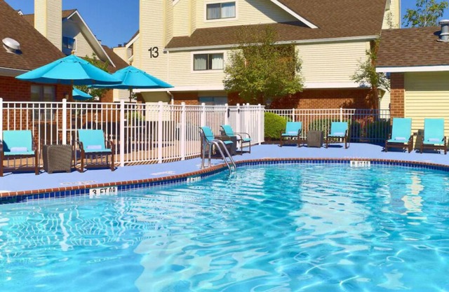 Hassle-free Stay! Free Parking & Breakfast, Outdoor Pool, Pets Allowed!