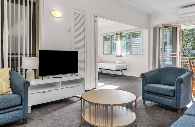 Hastings Cove - 2 Bedroom Upstairs Garden Apartment!