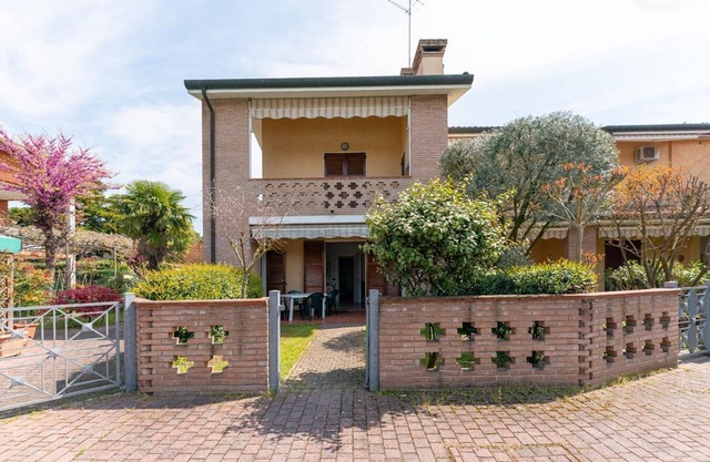 HAUSE MILLENIUM GROUND FLOOR WITH PRIVATE GARDEN AND COVERED PARKING SPACE