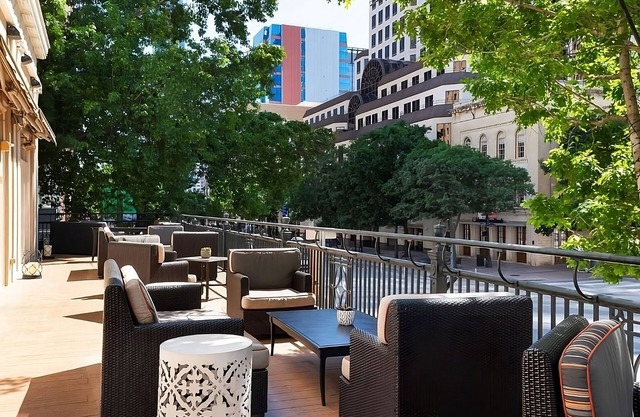 Have a Blast on Sixth Street! Swimming Pool, Pets Allowed, Near Zilker Park!