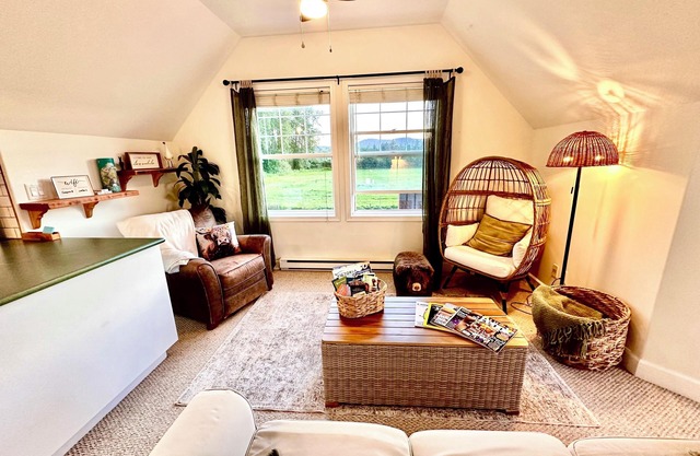 Have a Loud Macaw Farm Stay!