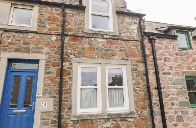 HAVEN COTTAGE, family friendly, with a garden in Kirkcudbright