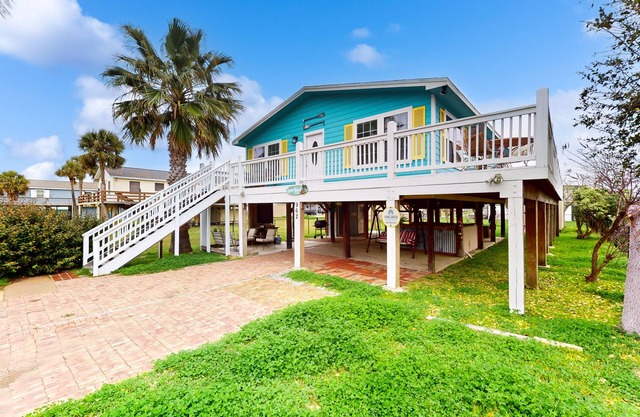 Haven | Steps to Beach | Firepit | Pet Paradise