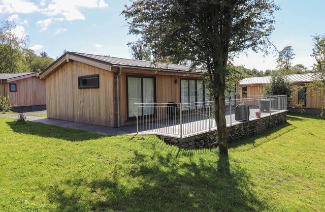 HAWTHORN CROFT, pet friendly, with a garden in Haverthwaite