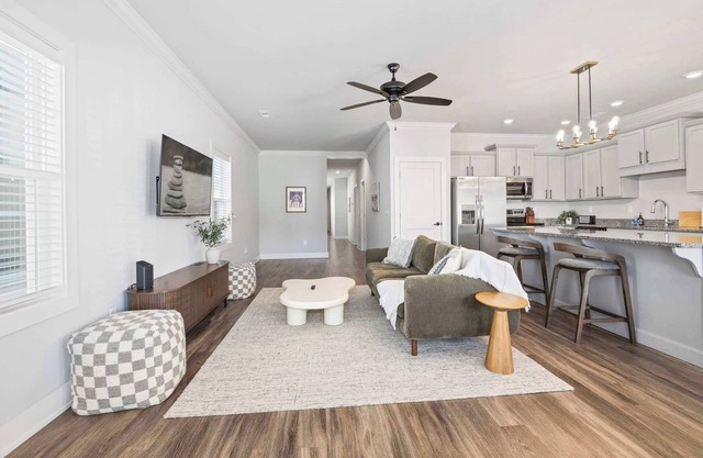 Hawthorne Haven - 2.3 mi to DT-Direct Trail Access