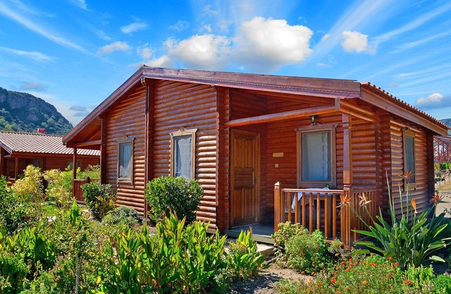 HAYITBÜKÜ AHŞAPEVLERİ