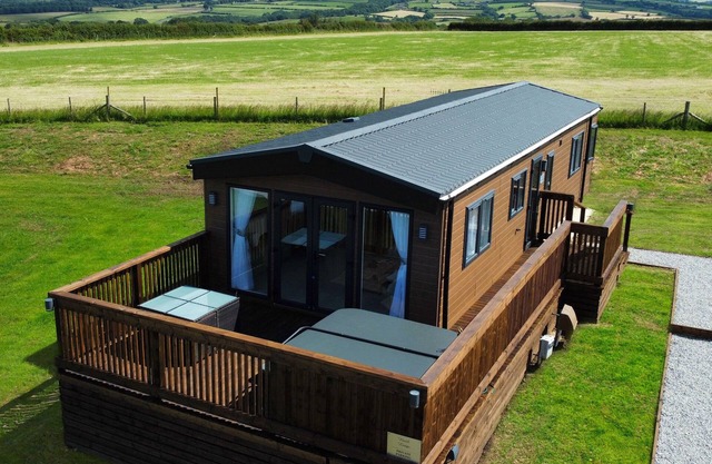 HAZEL LODGE, pet friendly, with hot tub in Whitby