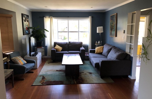 Heart of Cook st. Village Character House. Walk to ocean, downtown, Beacon Hill