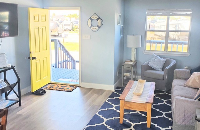 Heart of Port A! Beach-Boat-Fish-Shop-Parking-Golf Cart Zone-Fenced-Pets OK