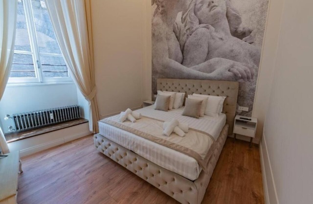 Heart of Rome - Pantheon View