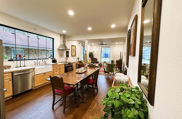 Heart of SGF! Right Downtown! By MSU