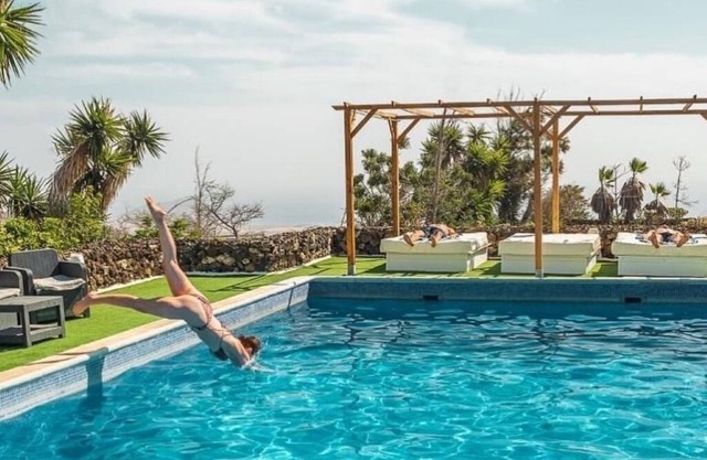 Heated Pool HotTub Bar/Games Room Gym New Outdoor Kitchen 6 Bed 6 Ensuites WiFi