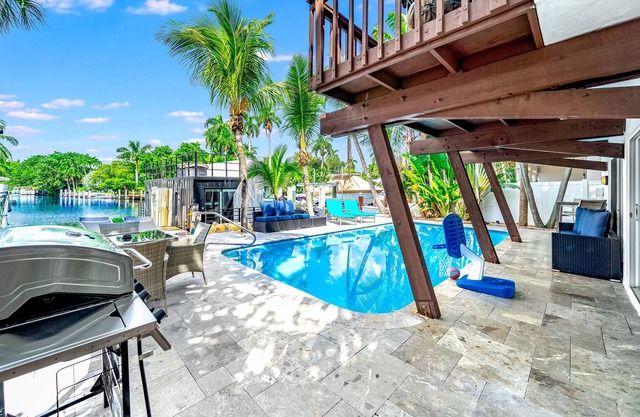 Heated Pool+HOUSE BOAT! 1 Mile To Beach/Las Olas!