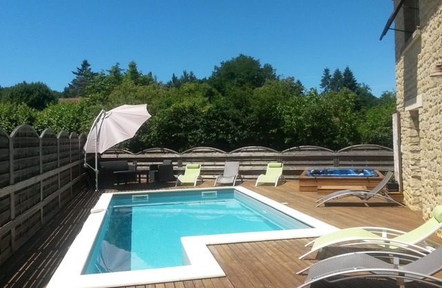Heated pool, Jacuzzi '35 ° 'house with panoramic views of medieval city