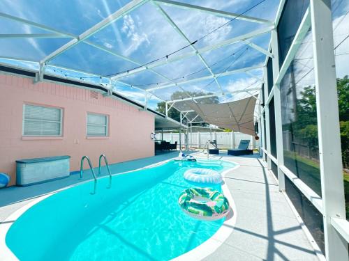 Heated Pool, Lush Breezeway, Bikes, BBQ, Near Beach