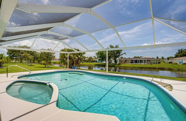 Heated Pool & Spa: Canal-Front Home Near Beaches