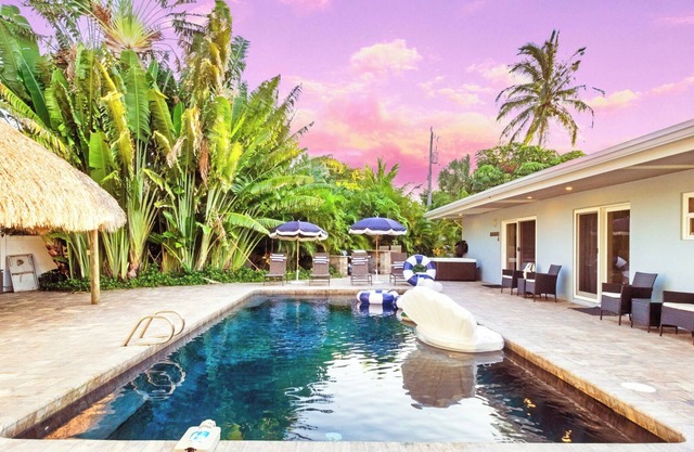 Heated Salt Pool, Steps to Beach, Hot Tub, Games