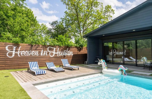 Heaven in Houston, Designer Oasis w/ Heated Pool