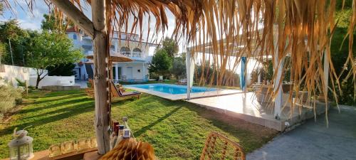 Heavenly Views-1- Maisonette with pool close to the Beach