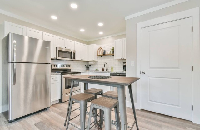 Helen Studio Living Suite 102