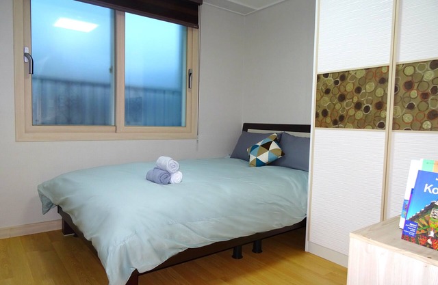Hello JEJU! Full center, Private room. Large terrace and superb view.