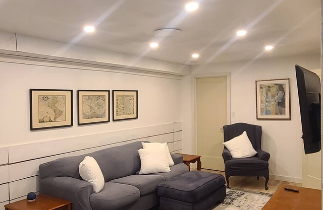 Hello Muskoka! 1 Private Bedroom, Queen Bed - 1 Private Bathroom - Entire Space