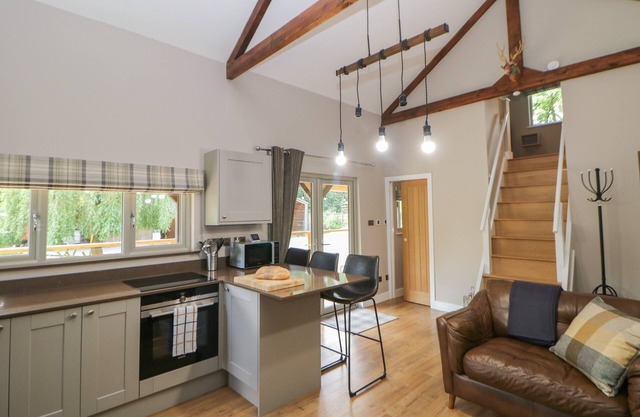 HERON LODGE, family friendly, with open fire in Dronfield