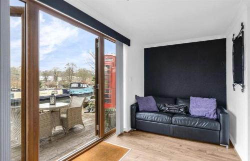 Hertford - Sleeps 2 - 92 Walking Score - Garden