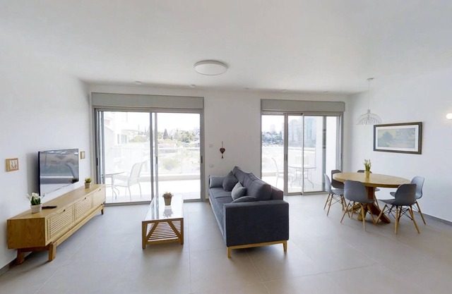 Herzliya Stunning apartment on the Park (H5)