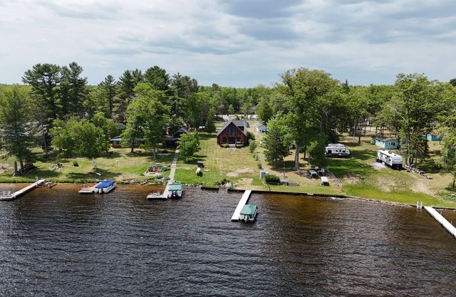 Hidden Cove - Beauty on the Lake for Family Friendly Fun!