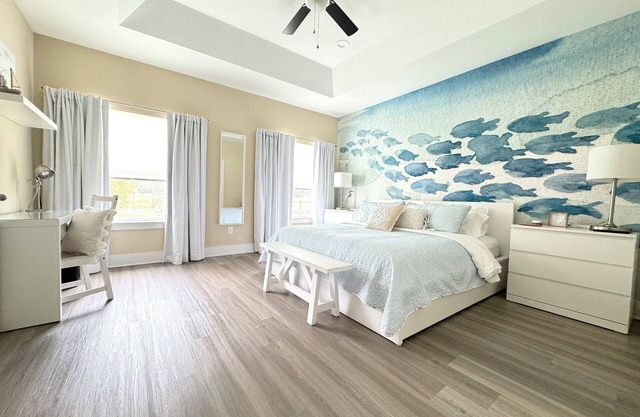 Hidden Gem Between 2 Beaches -Sleeps 6 -Pet Friendly!