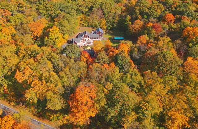 Hidden Hillside Villa One Hour from NYC