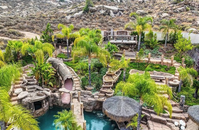 Hidden Oasis - Paradise Getaway - Sleeps 25 Guest