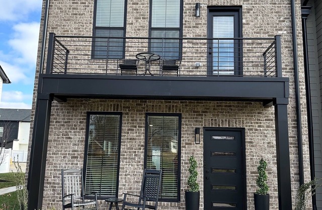 Hidden Retreat Luxury Townhome - 3 Bd/2.5Ba 1 Mi to I24, 5 Mi to Shopping & MTSU