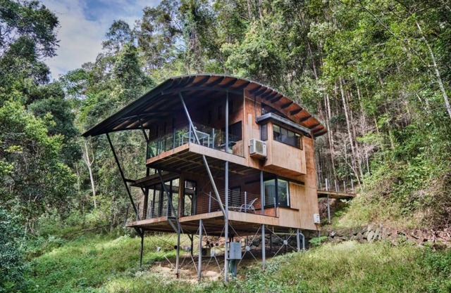 Hidden Valley Chalet – Mezzanine Rainforest Retreat