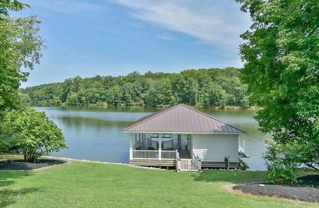Hideaway Haven - Hot Tub, Firepit & Private Dock
