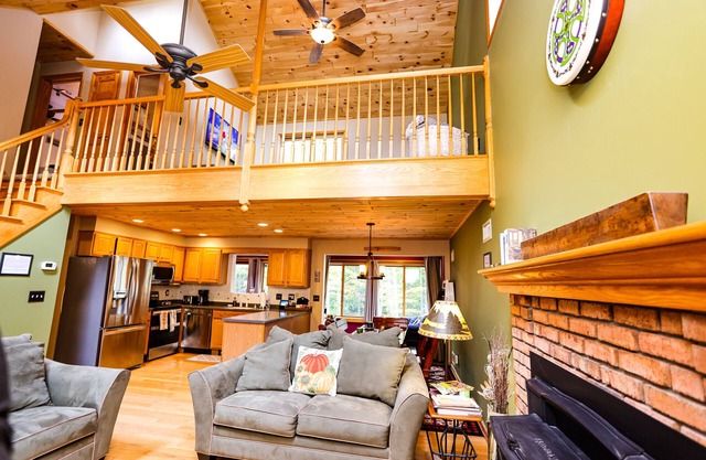 Hideout- Spacious Pet Friendly Home ready!