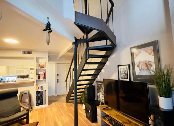 HiFi Sound & Comfort - Uptown Dallas/2-story loft
