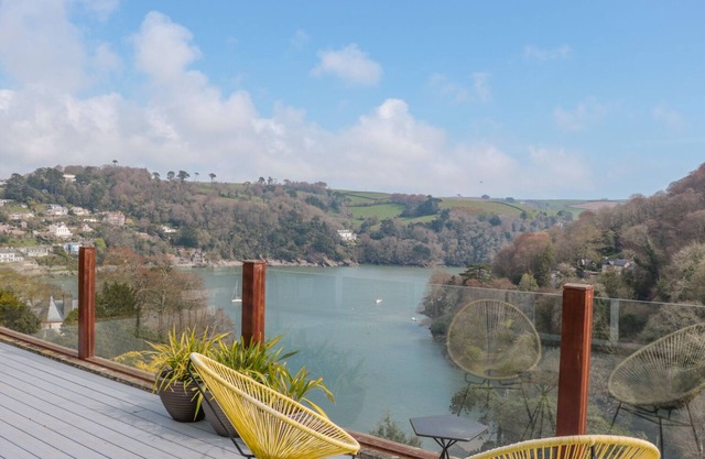 HIGH BANKS, family friendly, country holiday cottage in Dartmouth