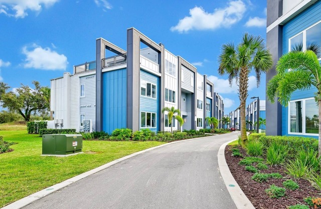 High-comfort Condo near Disney with Resort & Waterpark Access - B50-113