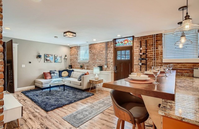High End & Walkable Congress Park Guest Suite, Steps from Stores & Restaurants!